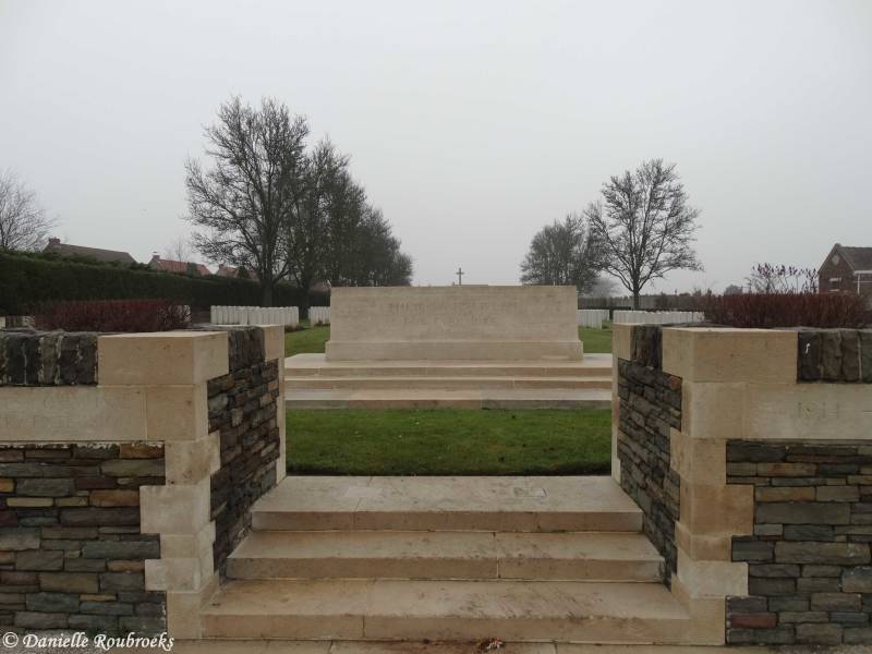 02HouplinesComCemExt.jpg