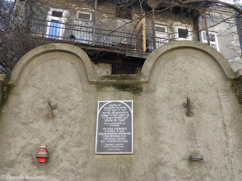 02KrakowReplicaGhettoWallvr13ma20.jpg