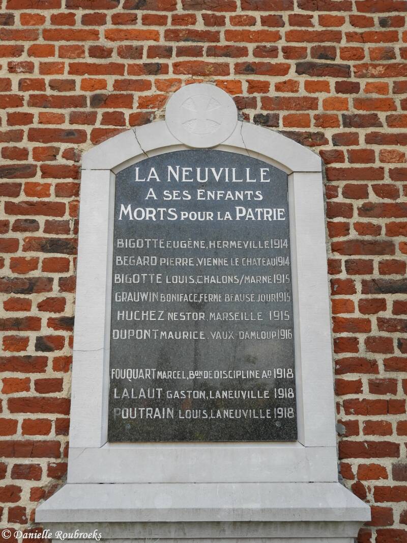 02LaNeuvilleMonumentma19jul21.jpg