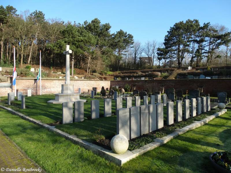 02NoordwijkGeneralCemeteryza27feb16.jpg
