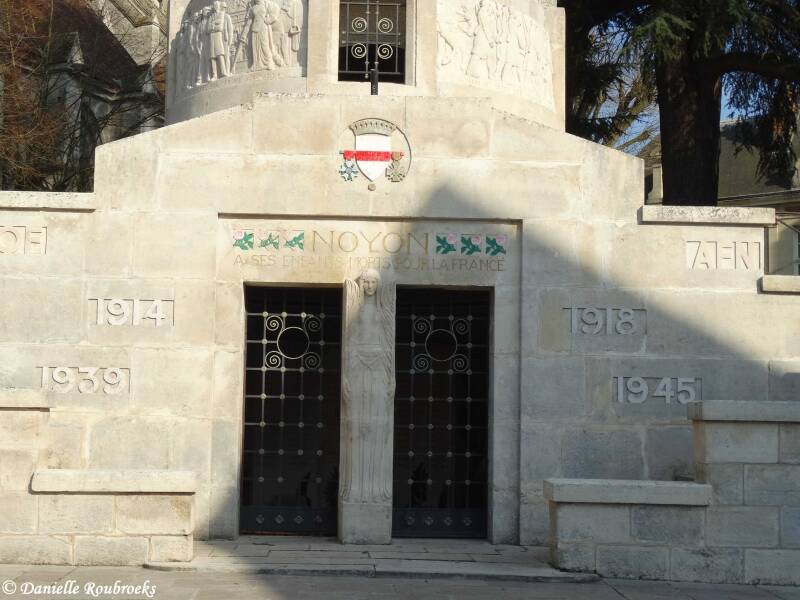 02NoyonMonumentdo21ma19.jpg