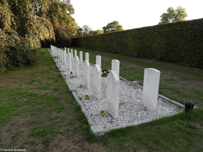 02RaalteGeneralCemeteryza15sep18.jpg