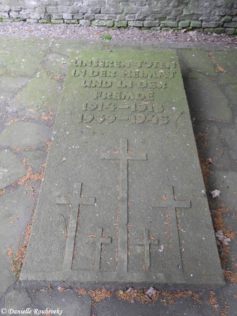 02ReesKriegsgrberstttevr17mei19.jpg