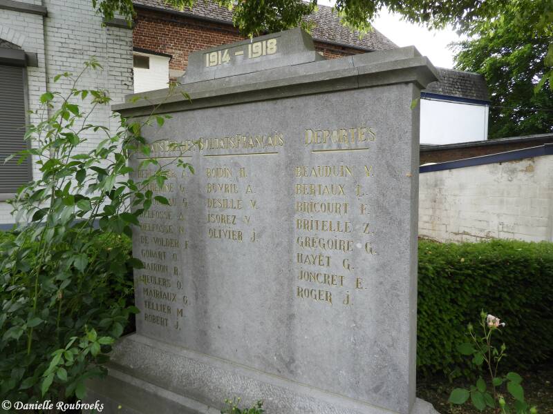 02Solre-sur-SambreMonumentdi15jun21.jpg