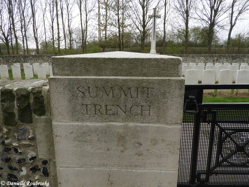 02SummitTrenchCemeterydi16apr19.jpg