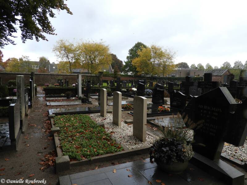 02UdenhoutRCChurchyardzo22okt17.jpg