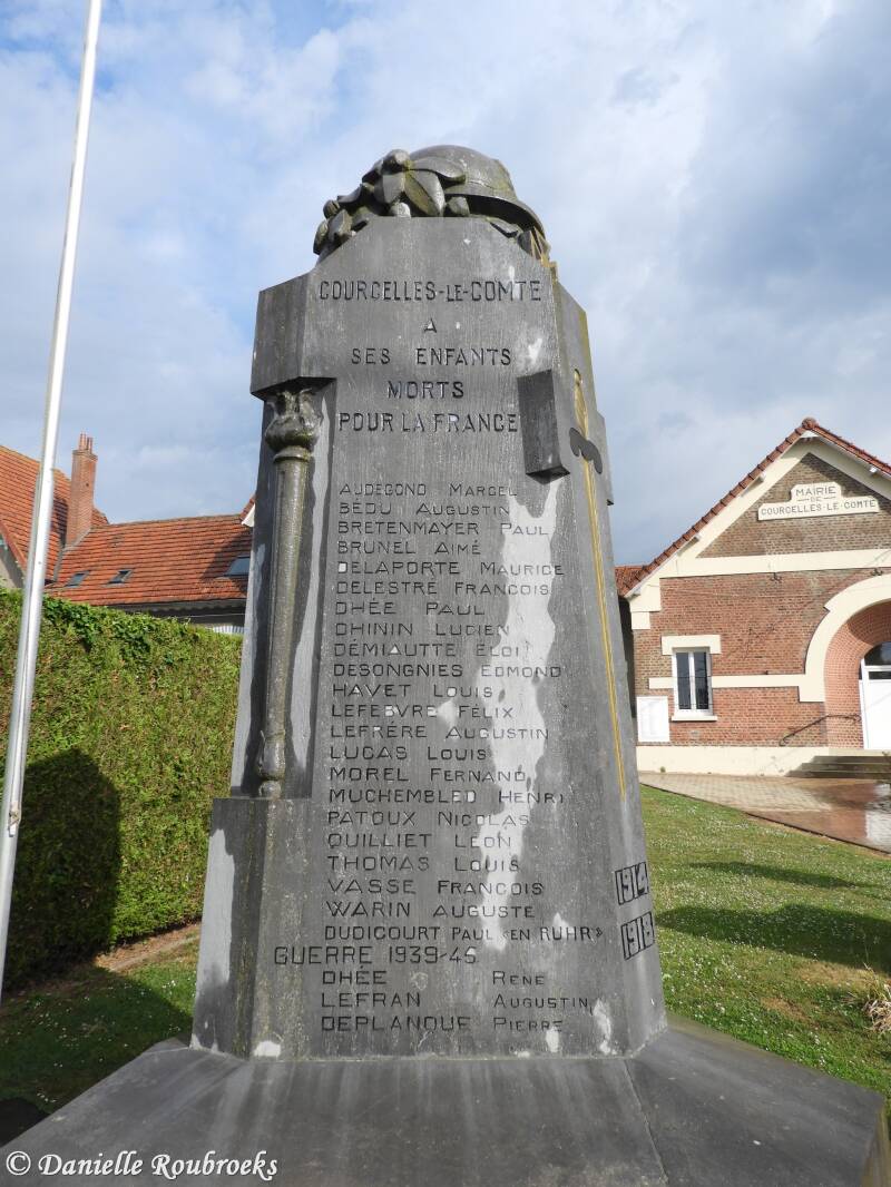02courcelles-le-comtemonumentma23mei22.jpg