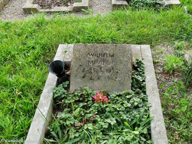 02hilfarthcemeteryzo17sep23.jpg