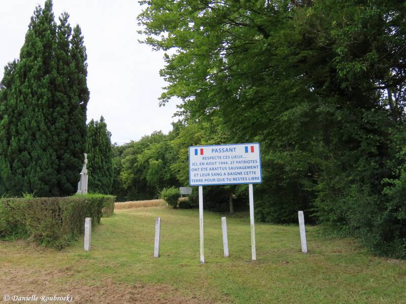 03-boves-bois-de-gentelles-monument-di16jul24-standard.jpg