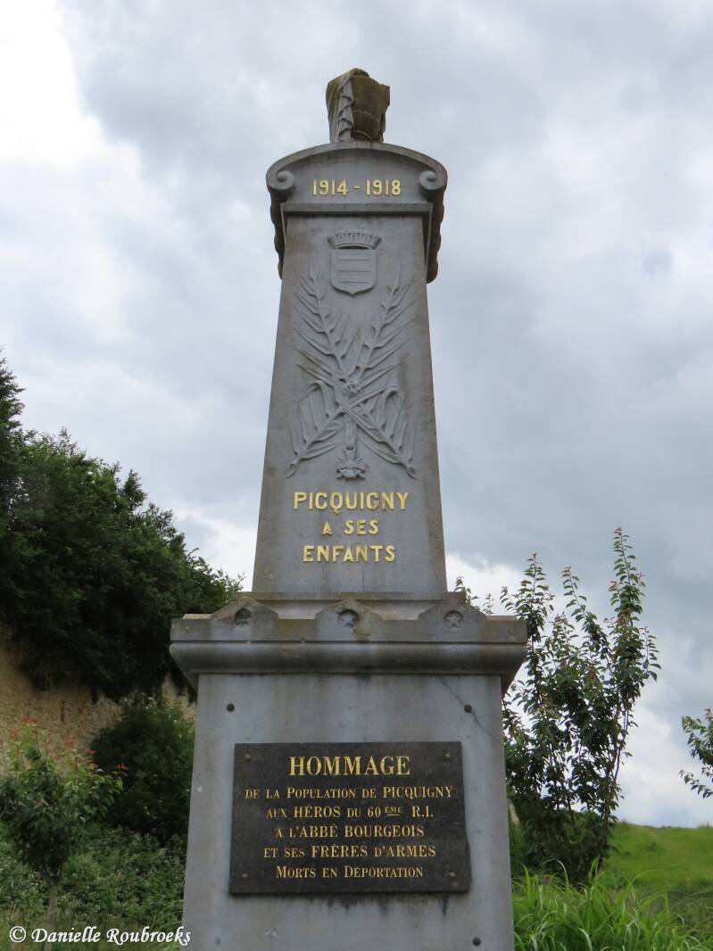 03-picquigny-monument-ma17jun24-standard.jpg