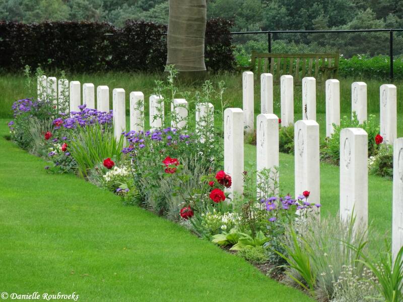 030GroesbeekCanWarCemMemorialzo19jun16.jpg