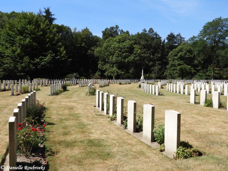 035JonkerbosWarCemeteryma16jul18.jpg