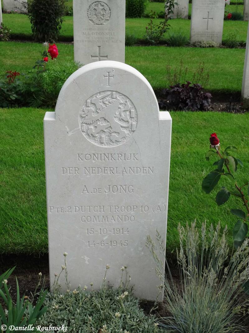 038GroesbeekCanWarCemMemorialzo19jun16.jpg