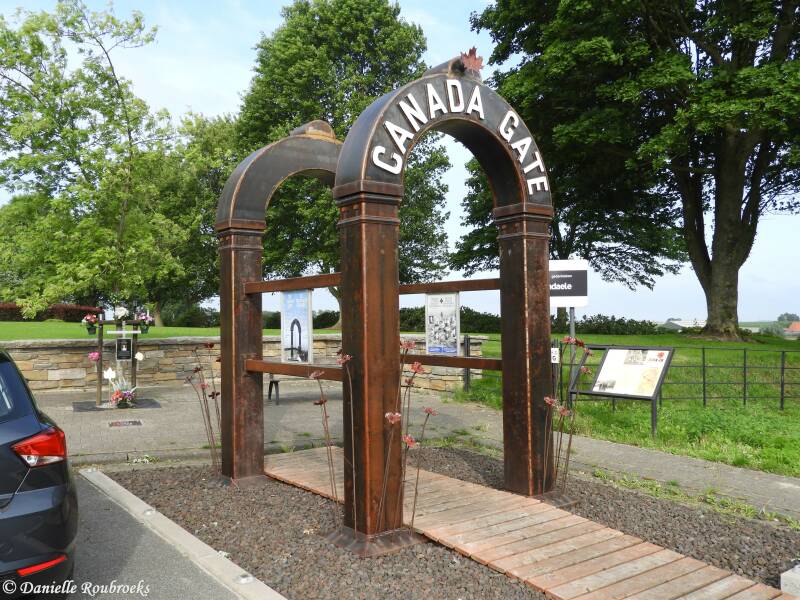 03CrestFarmCanadaGatedo15jul21.jpg