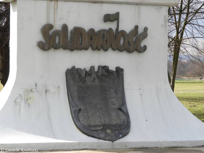03KrakowSolidarnocMonumentvr13ma20.jpg