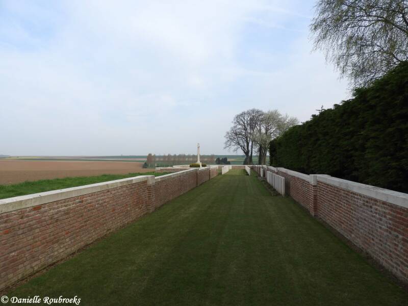 03LagnicourtHedgeCemeterydi16apr19.jpg