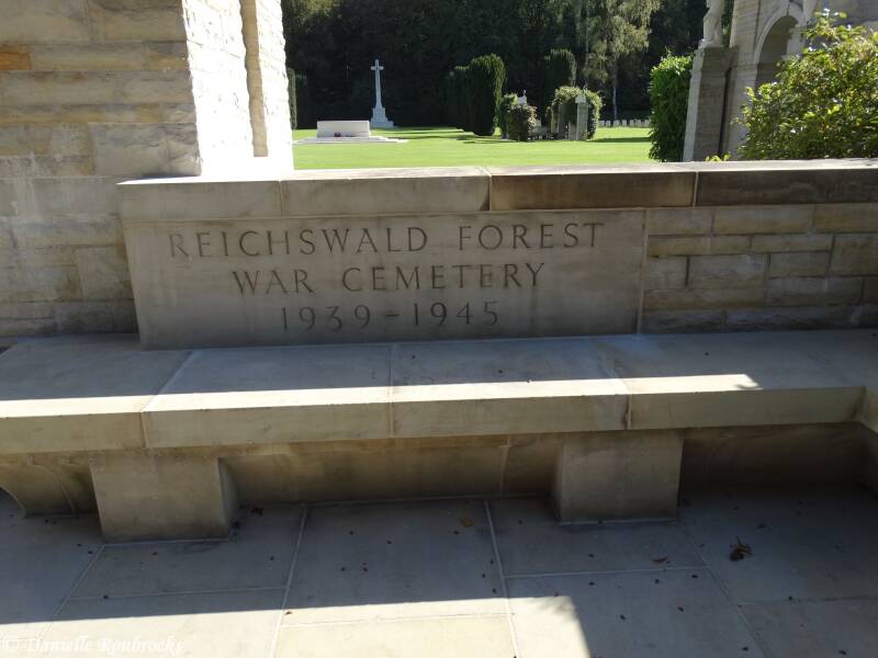 03ReichswaldForestWarCemetery.jpg