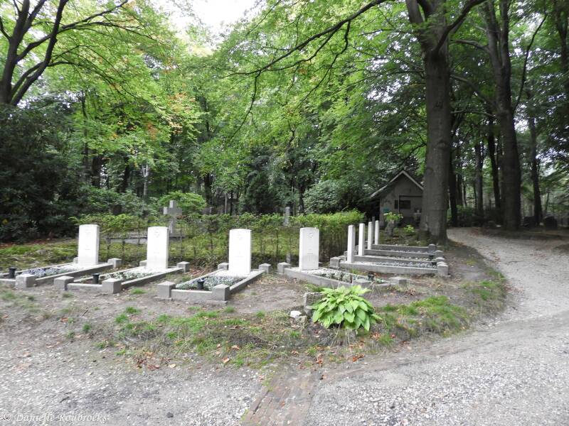 03Rozendaalprivatecemeterydi24sep19.jpg