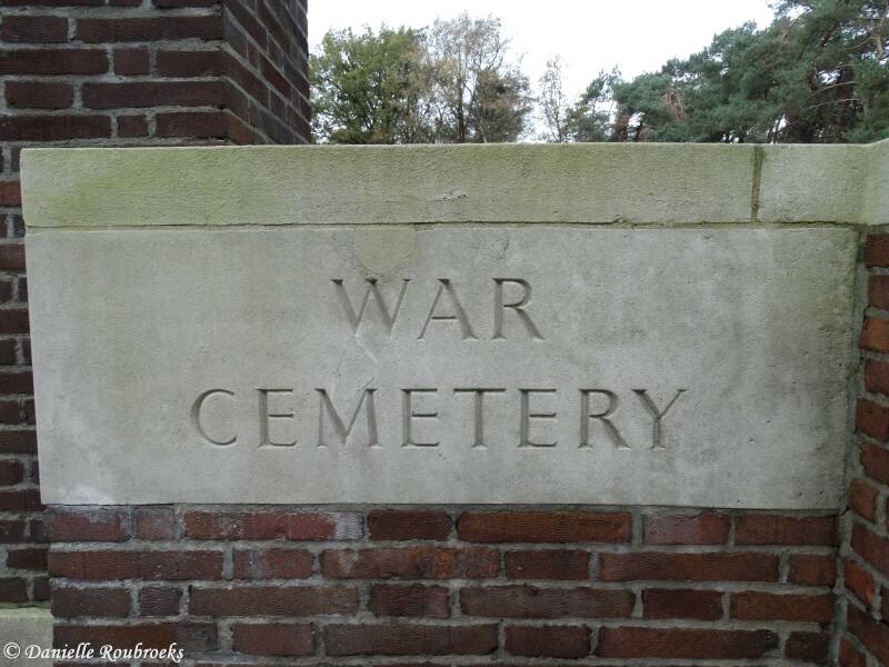 03ValkenswaardWarCemeteryzo15nov15.jpg