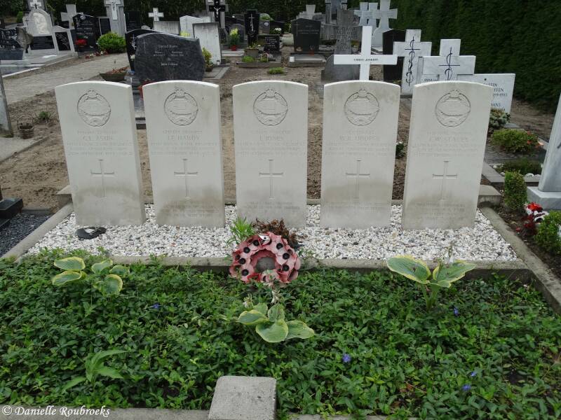 03VeghelEerdeRCChurchyardzo19jun16.jpg