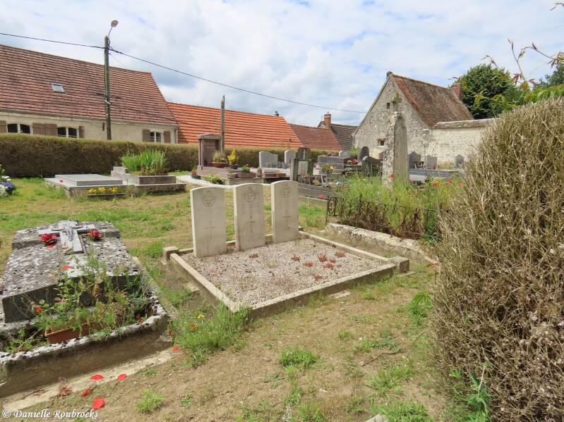 04-presles-et-thierny-churchyard-woe12jun24-standard.jpg