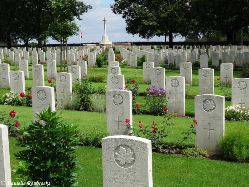 041GroesbeekCanWarCemMemorialzo19jun16.jpg