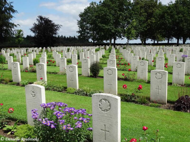044GroesbeekCanWarCemMemorialzo19jun16.jpg