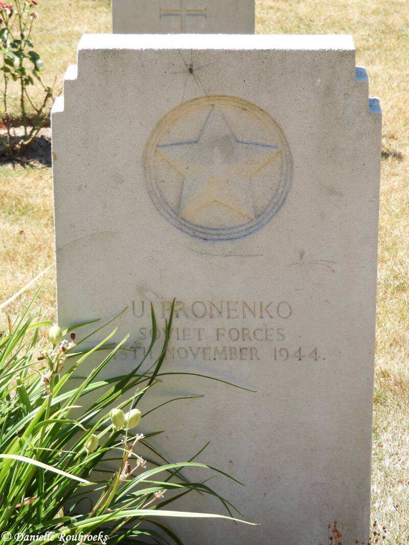 045JonkerbosWarCemeteryma16jul18.jpg