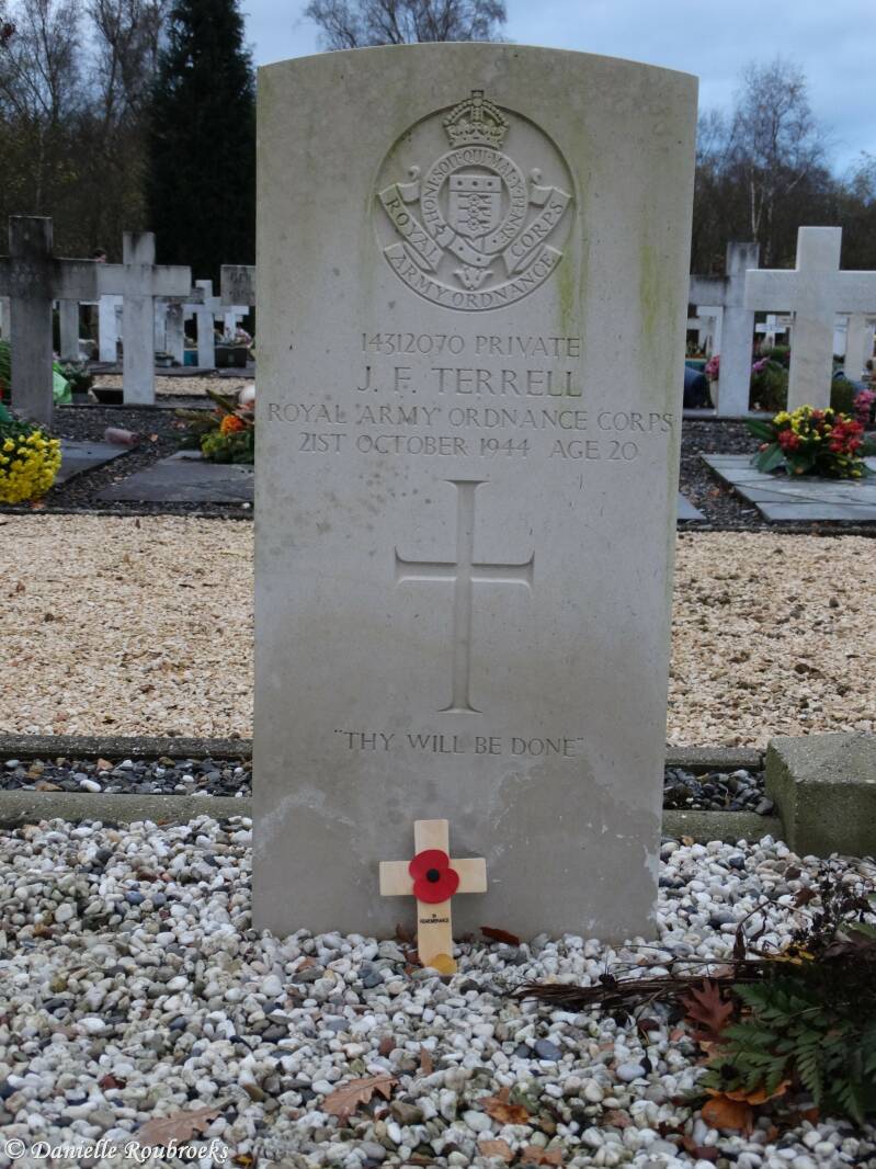 04BudelDorpleinRCCemeteryzo15nov15.jpg