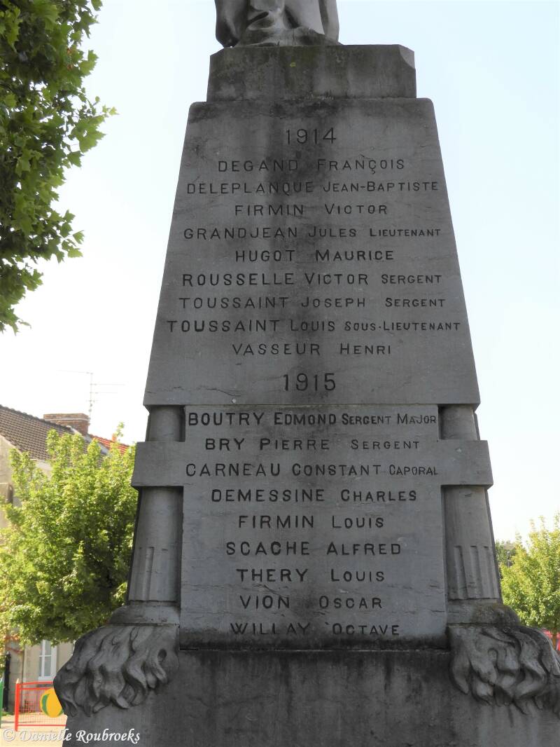 04Cappelle-en-PvleMonumentma19jul21.jpg