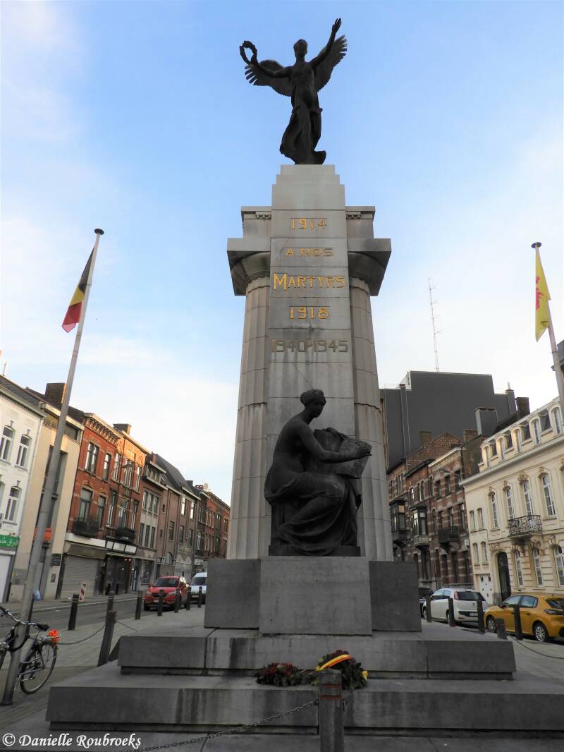 04CharleroiMonumentzo21feb21.jpg