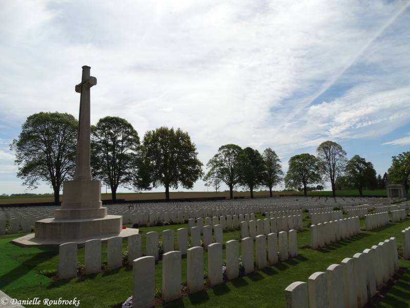 04DelvilleWoodCemeteryzo30apr17.jpg