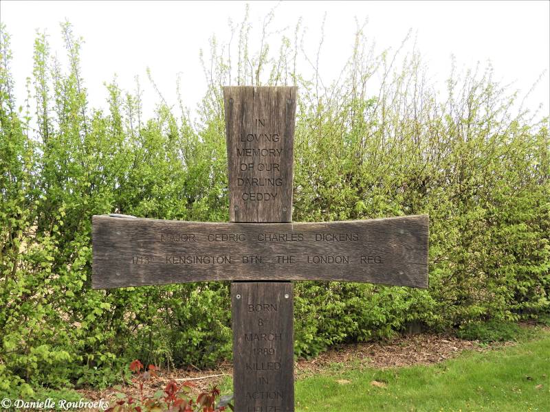04DickensMemorialwoe17apr19.jpg