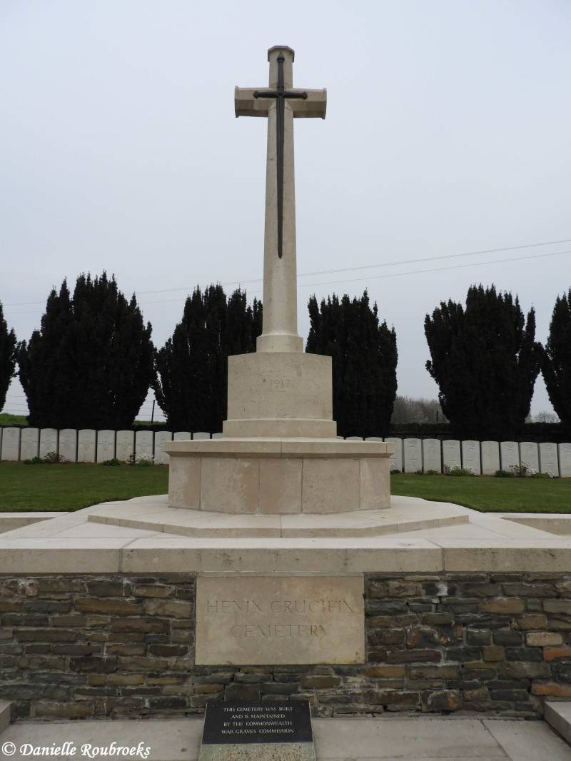 04HeninCrucifixCemeterydi16apr19.jpg