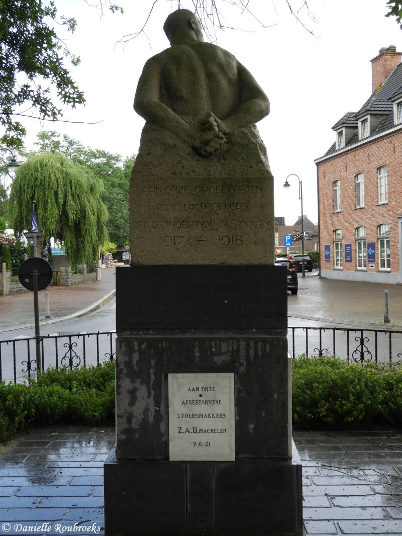 04Machelen-aan-de-LeieMonumentzo27jun21.jpg