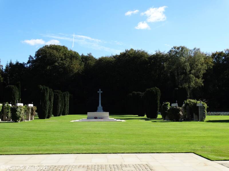04ReichswaldForestWarCemetery.jpg