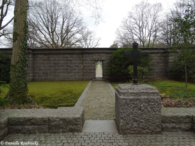 04SandweilerGermanCemeterydi2apr19-1.jpg