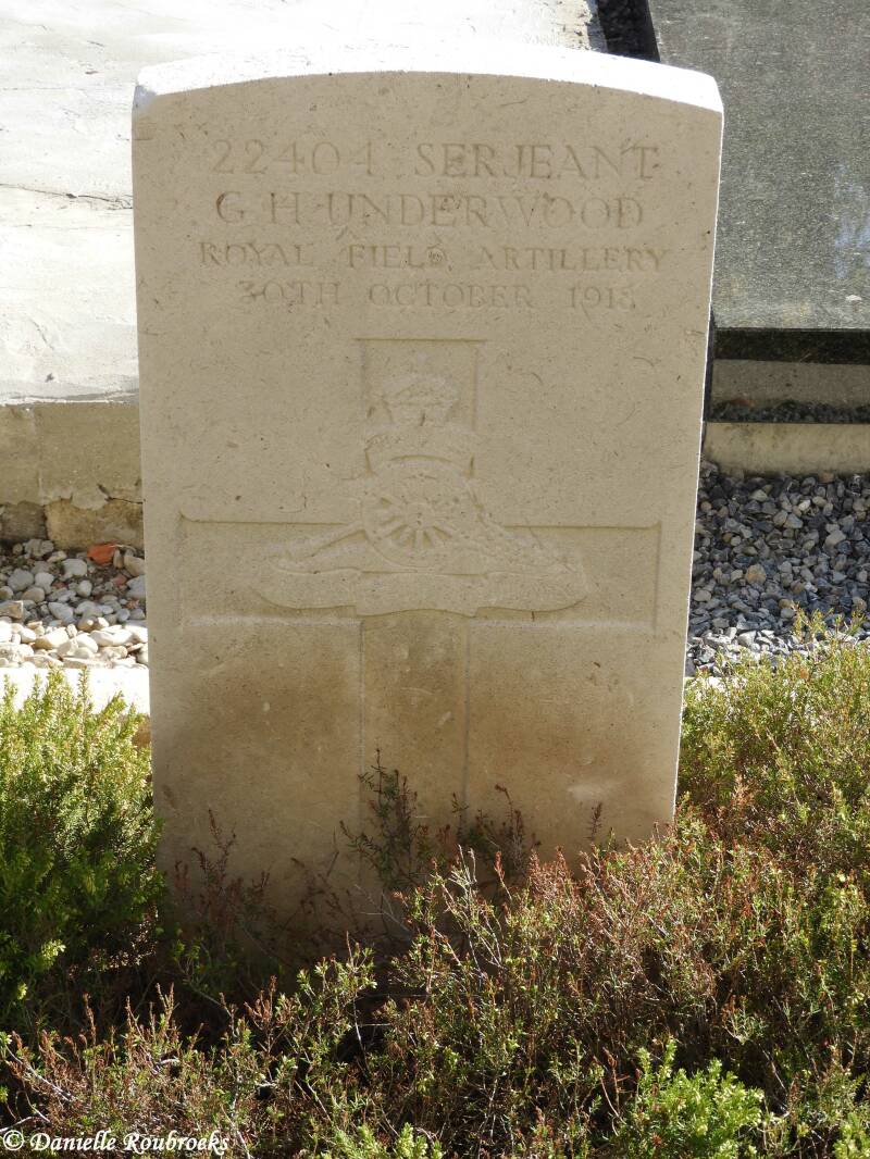 04Vendegies-au-BoisChurchyard.jpg