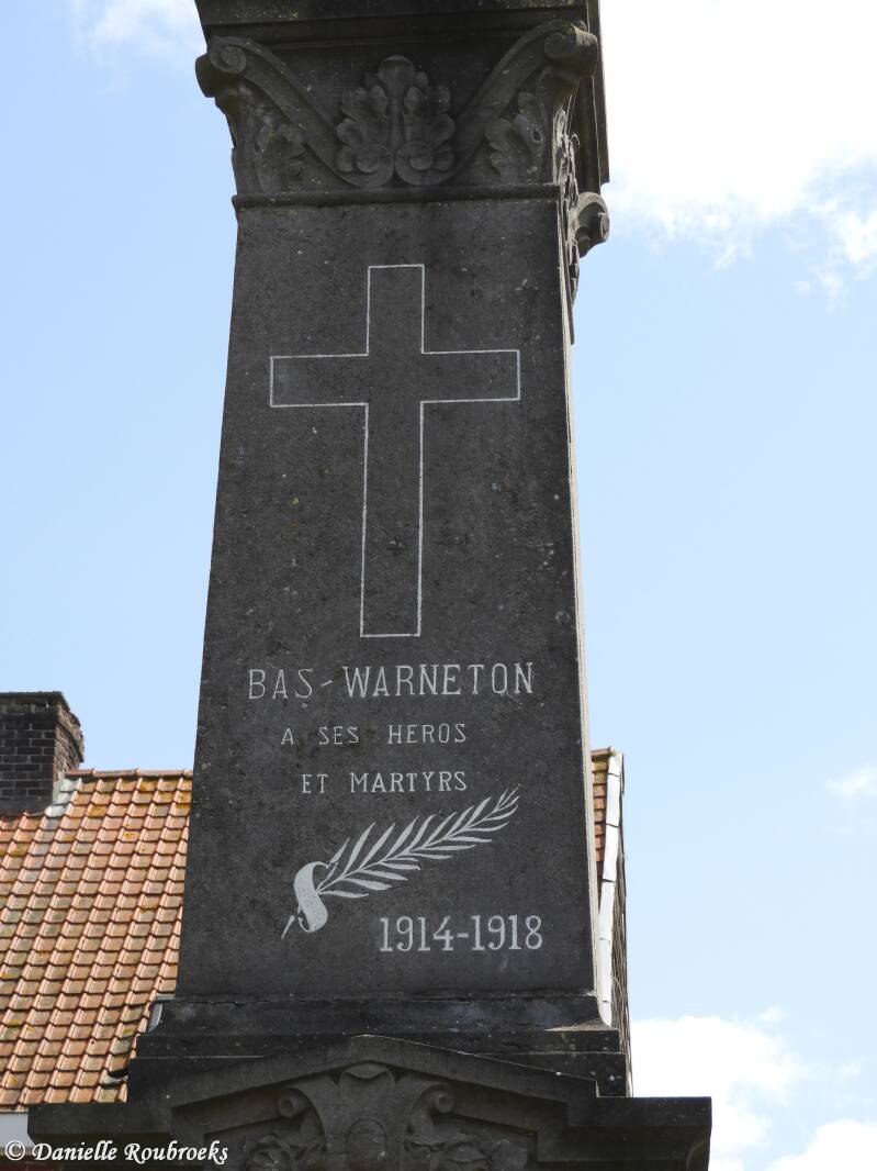 04bas-warnetonmonumentdi16mei23.jpg