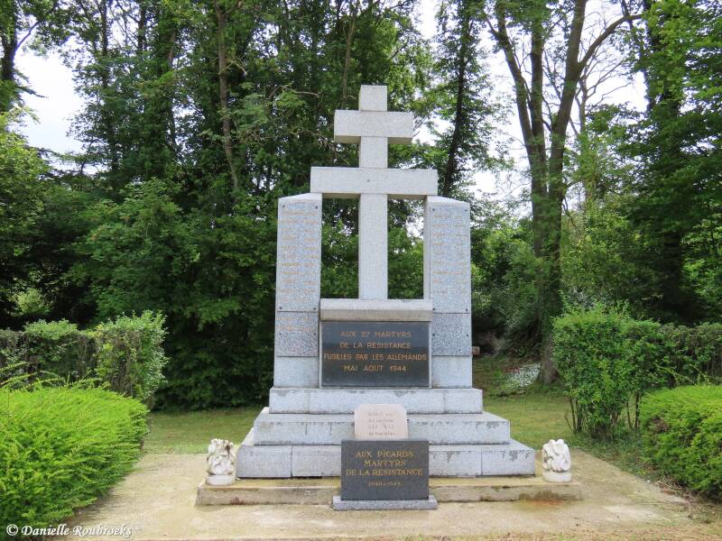 05-boves-bois-de-gentelles-monument-di16jul24-standard.jpg