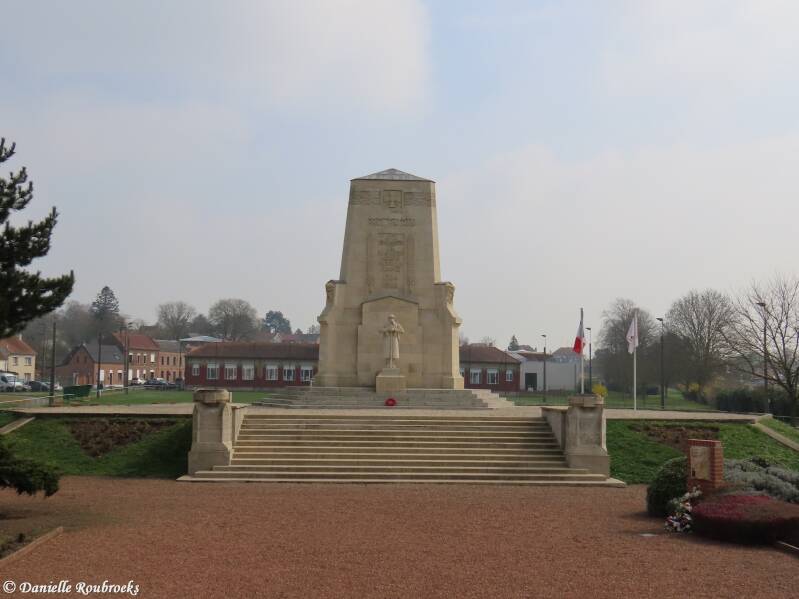 05-masnieres-monument-di25ma25-standard.jpg