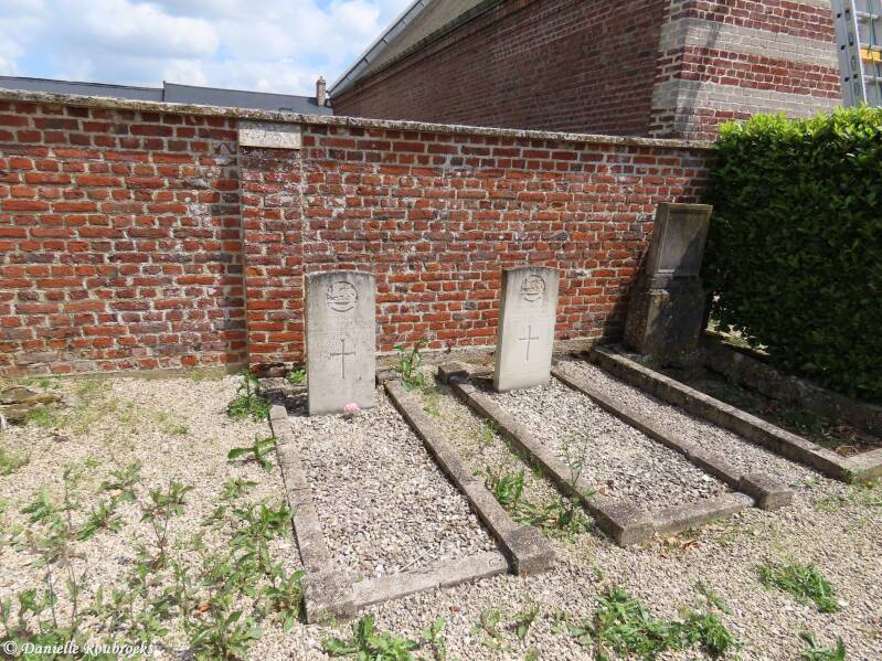 05-ugny-l-quip-e-churchyard-woe17jul24-standard.jpg