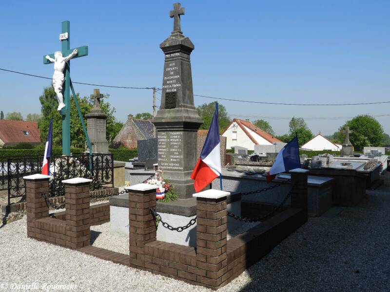 05Bayenghem-les-EperlecquesChurchyardzo6mei18.jpg