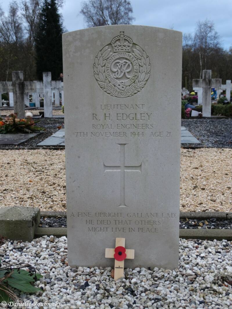 05BudelDorpleinRCCemeteryzo15nov15.jpg