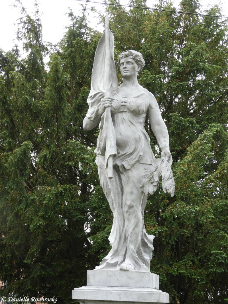 05Ecaussinnes-LalaingMonumentdo3jun21.jpg
