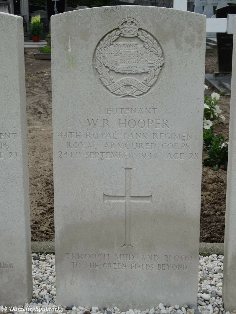 05VeghelEerdeRCChurchyardzo19jun16.jpg