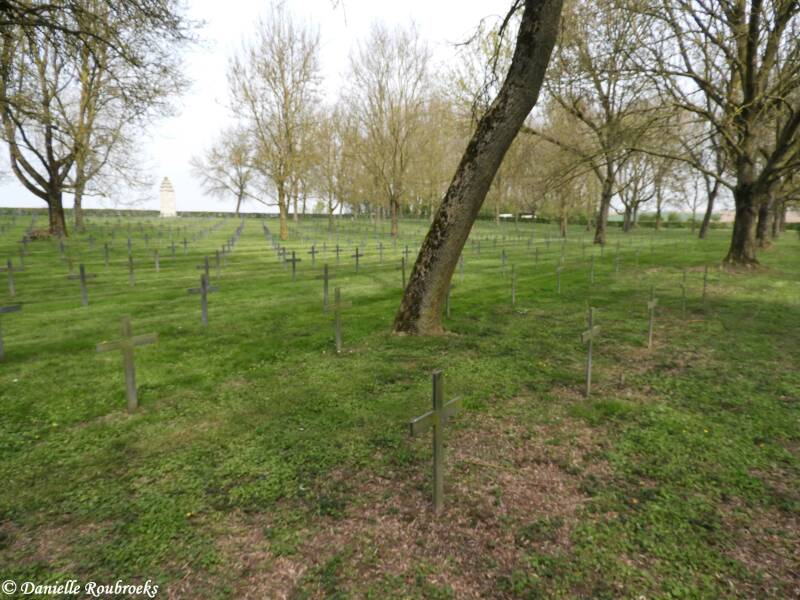 05VillersauFlosGermanCemeterydi16apr19.jpg