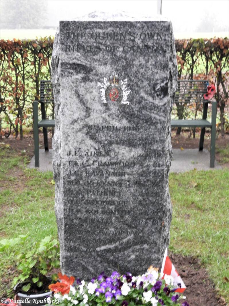 05steenderenmonumentcanadesequeensownriflesvr14okt22.jpg