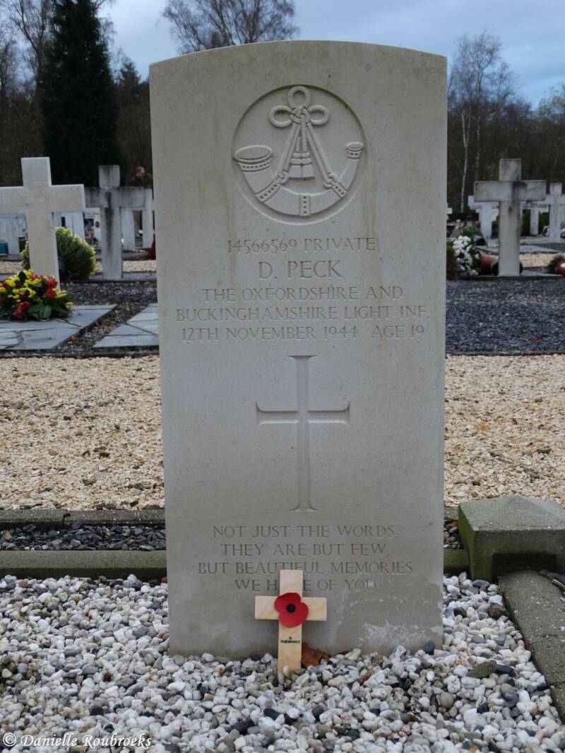 06BudelDorpleinRCCemeteryzo15nov15.jpg