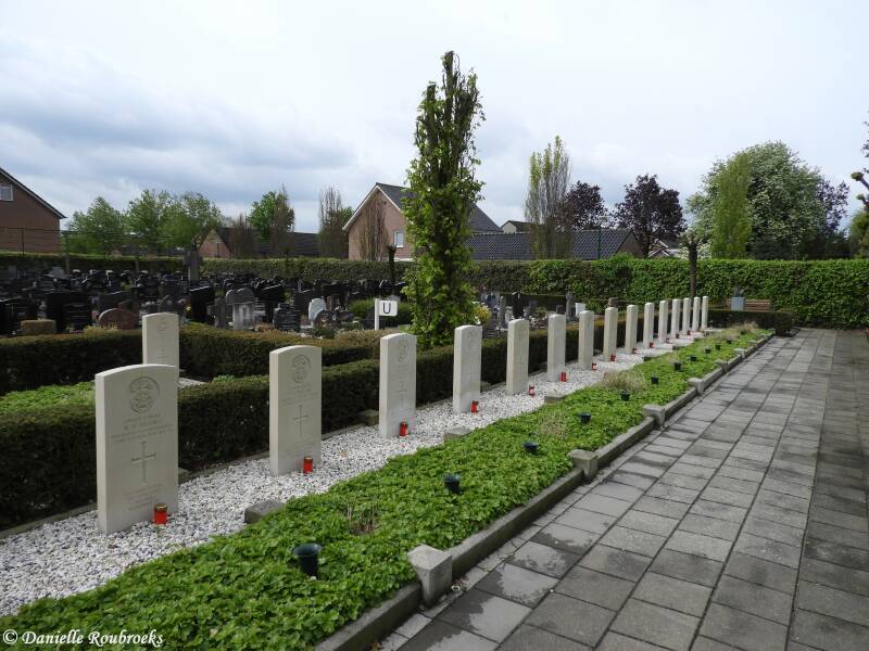 06HeeschRCCemeterydi1mei18.jpg